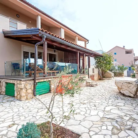 Modern Holiday In With Barbeque Holiday home