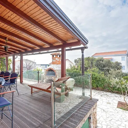 Holiday home Modern Holiday In With Barbeque *