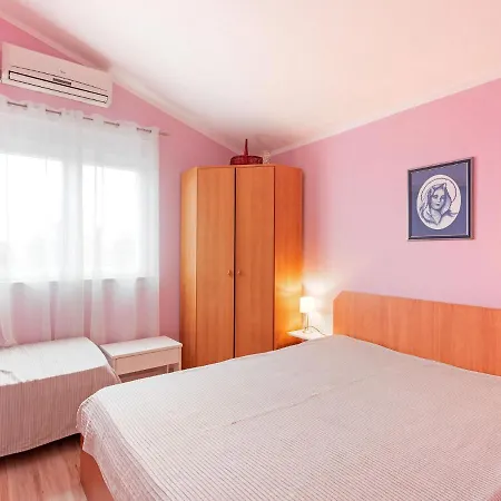 Casa vacanze Modern In With Barbeque Mandre