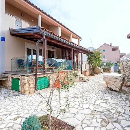 Feriehus Near Stunning Beaches *