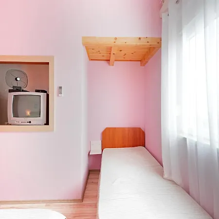 Feriehus Near Stunning Beaches *