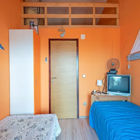 Vakantiehuis Near Stunning Beaches Mandre