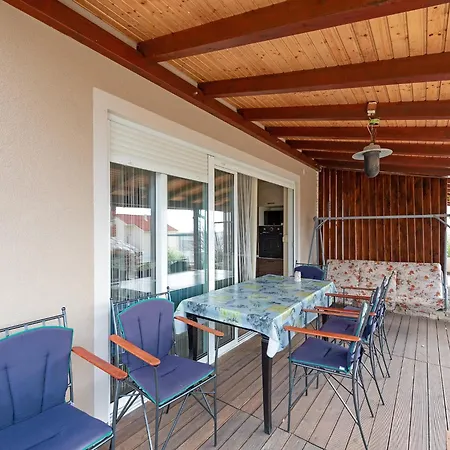 בית נופש Near Stunning Beaches *