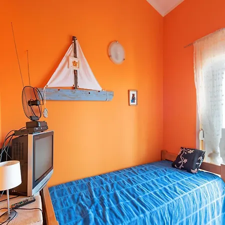 Vakantiehuis Near Stunning Beaches Mandre